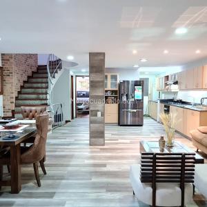 Casa de 3 alcobas en venta en Loma De Los Mesa, Envigado, 310 m² · foto 2 de 20