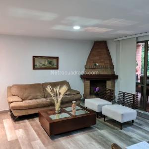 Casa de 3 alcobas en venta en Loma De Los Mesa, Envigado, 310 m² · foto 6 de 20