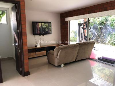 Casa de 4 alcobas en venta en Los Alcazares, Sabaneta, 470 m² · foto 4 de 11
