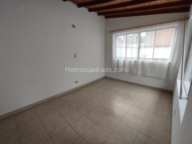 Spacious 5BR House in El Estadio - 3