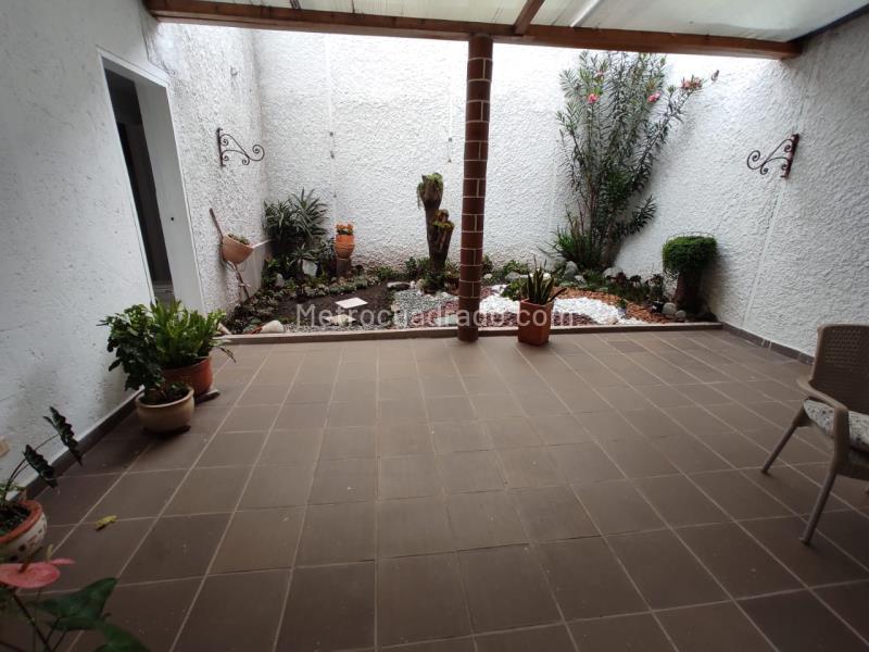 Spacious 5BR House in El Estadio - 4