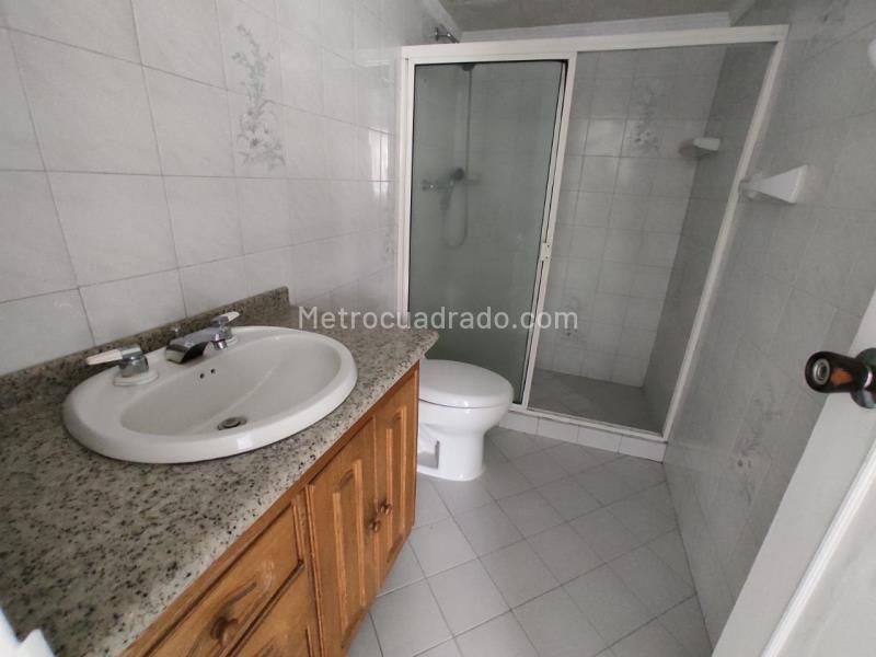 Spacious 5BR House in El Estadio - 7