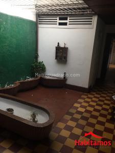 Casa de 5 alcobas en venta en Boston, Medellín, 367 m² · foto 8 de 10