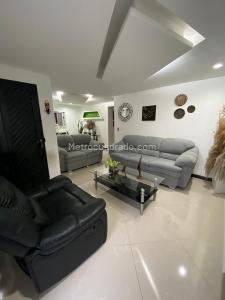 Casa de 3 alcobas en venta en Aranjuez, Medellín, 234 m² · foto 2 de 11