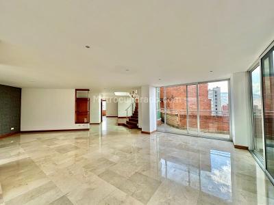 Apartamento de 4 alcobas en venta en Laureles, Medellín, 495 m² · foto 2 de 20