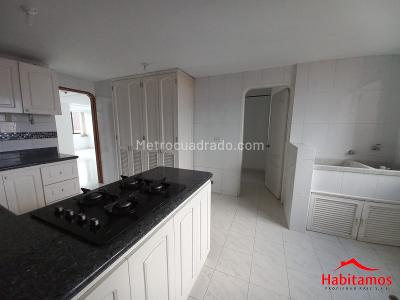 Apartamento de 4 alcobas en venta en Laureles, Medellín, 187 m² · foto 8 de 20