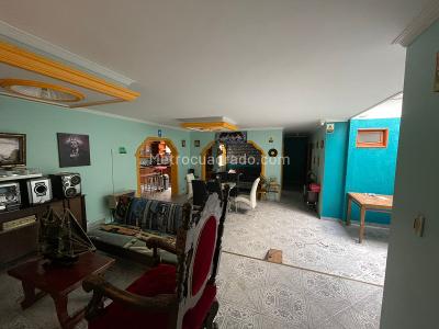 Casa de 5 alcobas en venta en La America, Medellín, 395 m² · foto 2 de 9
