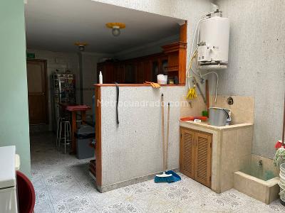 Casa de 5 alcobas en venta en La America, Medellín, 395 m² · foto 6 de 9