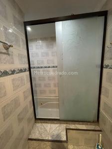 Casa de 5 alcobas en venta en La America, Medellín, 395 m² · foto 8 de 9