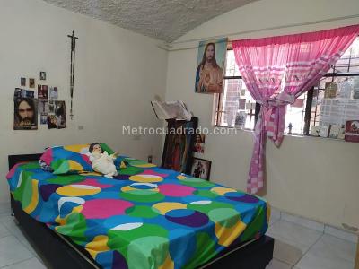 Casa de 1 alcoba en venta en La Floresta, Medellín, 55 m² · foto 3 de 6