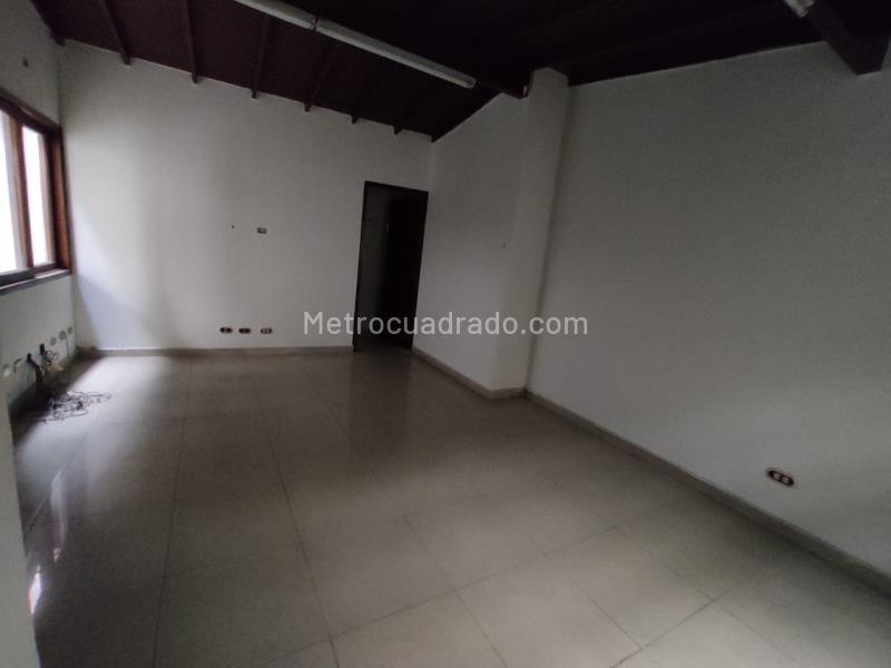 Casa de 5 Alcobas con Ubicación Estratégica en Simon Bolivar - 8