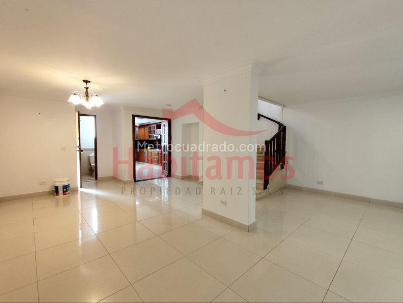 Spacious 4BR House in Belen