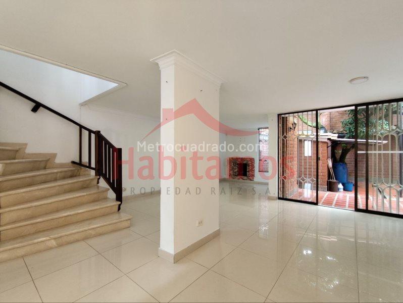 Spacious 4BR House in Belen - 4