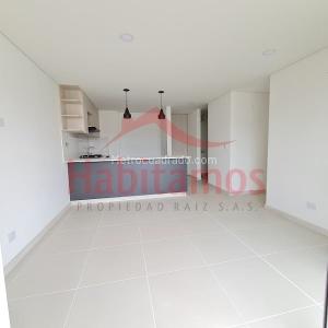 Apartamento de 3 alcobas en venta en Pilsen, Itagüí, 71 m² · foto 2 de 19