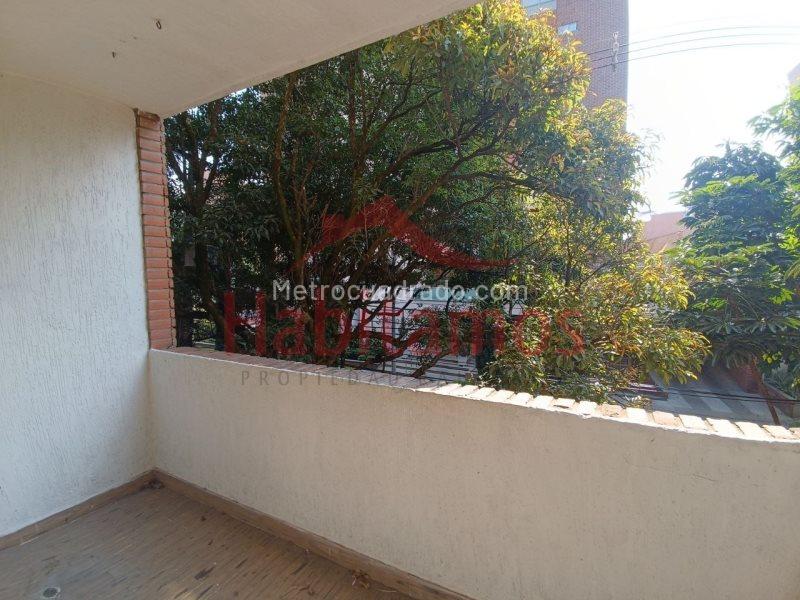Apartamento Amplio de 3 Alcobas en Laureles