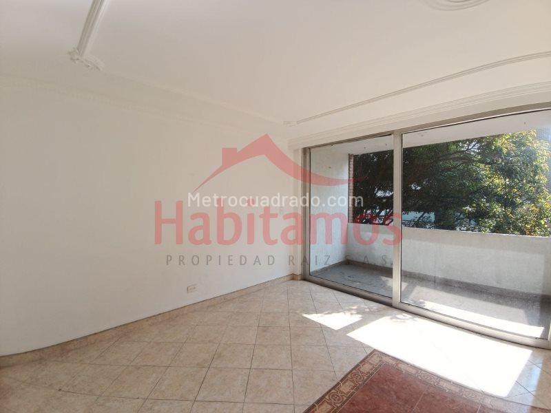 Apartamento Amplio de 3 Alcobas en Laureles - 2