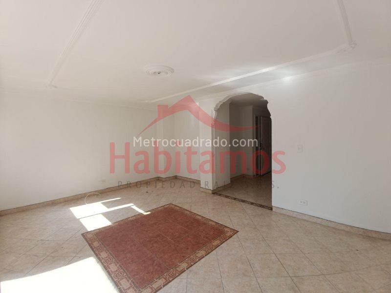 Apartamento Amplio de 3 Alcobas en Laureles - 3