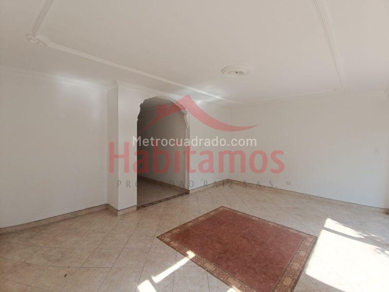 Apartamento Amplio de 3 Alcobas en Laureles - 4