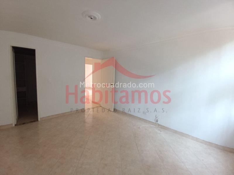 Apartamento Amplio de 3 Alcobas en Laureles - 8