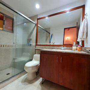 Casa de 3 alcobas en arriendo en Loma De Los Mesa, Envigado, 310 m² · foto 12 de 20
