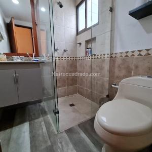 Casa de 3 alcobas en arriendo en Loma De Los Mesa, Envigado, 310 m² · foto 16 de 20