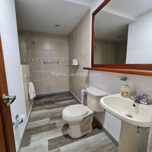 Casa de 3 alcobas en arriendo en Loma De Los Mesa, Envigado, 310 m² · foto 19 de 20