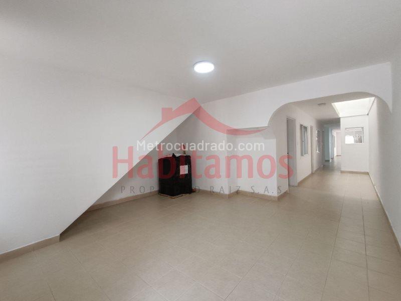 Casa en Arriendo de 3 Alcobas en Barrio Cristóbal, Medellín - 2