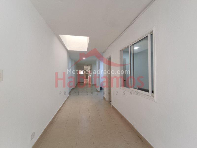 Casa en Arriendo de 3 Alcobas en Barrio Cristóbal, Medellín - 3