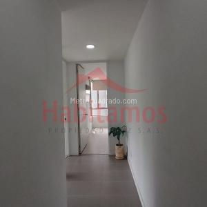 Apartamento de 3 alcobas en arriendo en El Poblado, Medellín, 85 m² · foto 8 de 16