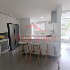 Apartamento de 3 alcobas en arriendo en El Poblado, Medellín, 85 m² · foto 2 de 16