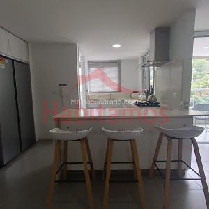 Apartamento de 3 alcobas en arriendo en El Poblado, Medellín, 85 m² · foto 3 de 16
