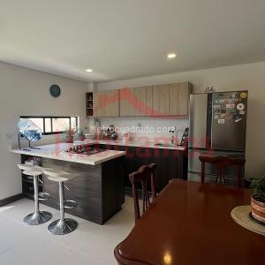 Casa de 4 alcobas en venta en San Antonio De Pereira, Rionegro, 232 m² · foto 2 de 19
