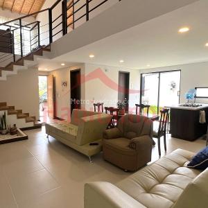 Casa de 4 alcobas en venta en San Antonio De Pereira, Rionegro, 232 m² · foto 3 de 19