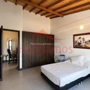 Casa de 4 alcobas en venta en San Antonio De Pereira, Rionegro, 232 m² · foto 7 de 19