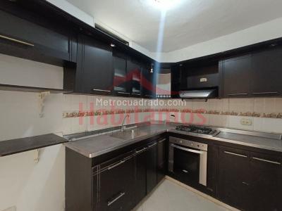 Casa de 3 alcobas en arriendo en El Salvador, Medellín, 81 m² · foto 2 de 13