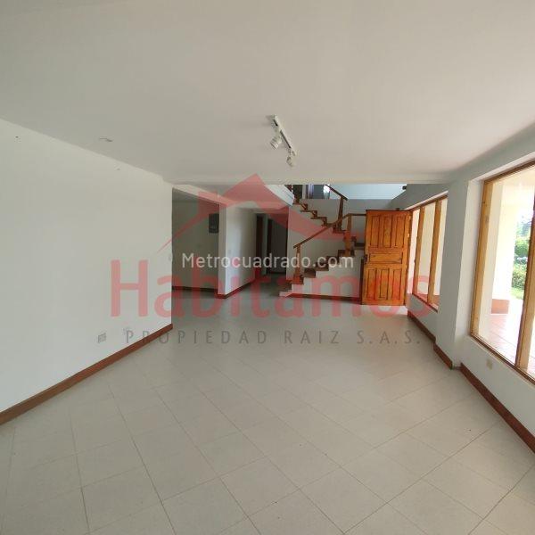 4BR Finca in El Capiro (5000 m²) - 4