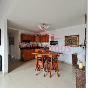Apartamento de 3 alcobas en venta en Los Naranjos, Envigado, 120 m² · foto 3 de 12
