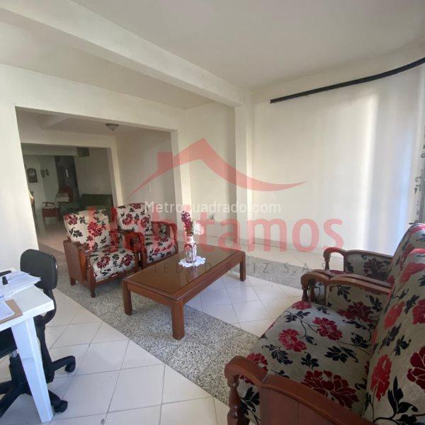 Spacious 4BR House in El Velodromo - 2