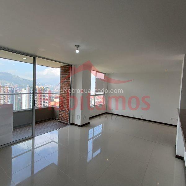 Apartamento moderno de 3 alcobas con balcón en Loma del Esmeralda