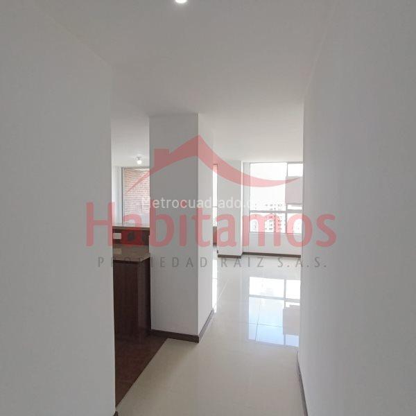 Modern 3BR Apartment with Balcony in Loma del Esmeralda - 2