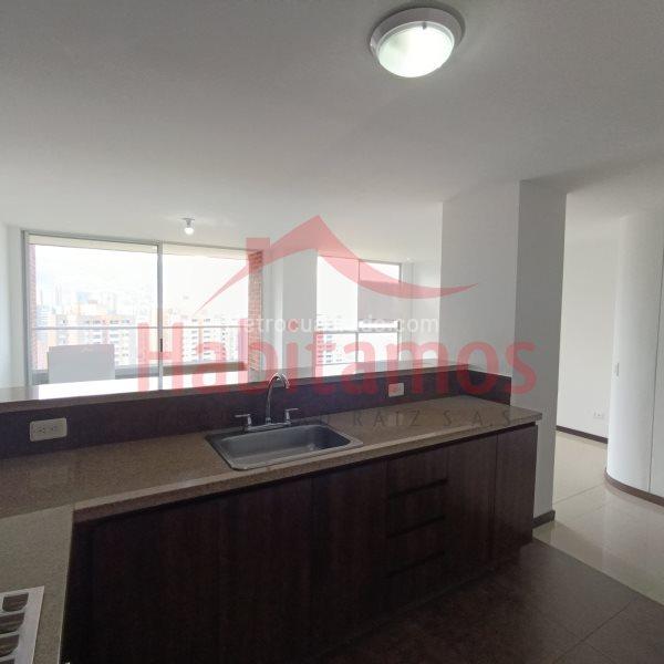 Modern 3BR Apartment with Balcony in Loma del Esmeralda - 6