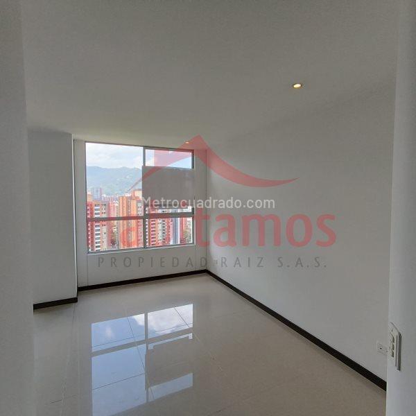 Modern 3BR Apartment with Balcony in Loma del Esmeralda - 7