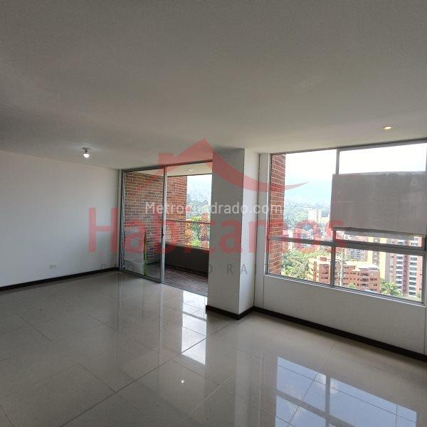 Modern 3BR Apartment with Balcony in Loma del Esmeralda - 8