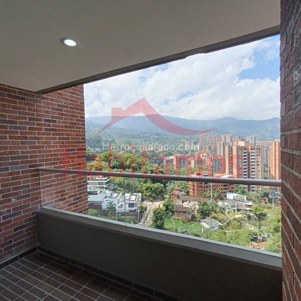 Modern 3BR Apartment with Balcony in Loma del Esmeralda - 9