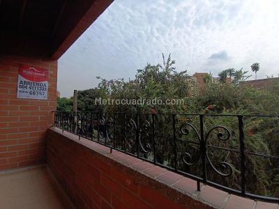 Apartamento de 3 alcobas en arriendo en Florida Nueva, Medellín, 90 m² · foto 3 de 11