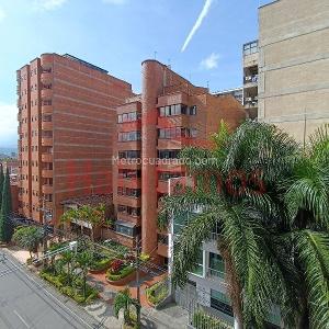 Apartamento de 3 alcobas en venta en Lorena, Medellín, 88 m² · foto 4 de 20