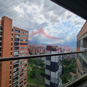 Apartamento de 2 alcobas en venta en El Poblado, Medellín, 130 m² · foto 7 de 20