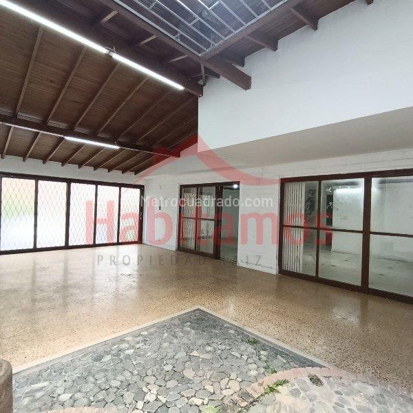 4BR House in Los Conquistadores (450 m²) - 2
