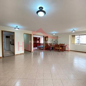 Apartamento en venta en La Candelaria, Medellín · foto 2 de 14