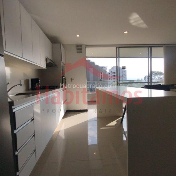 Apartamento de Lujo de 2 Alcobas con Piscina en Las Lomas - 3